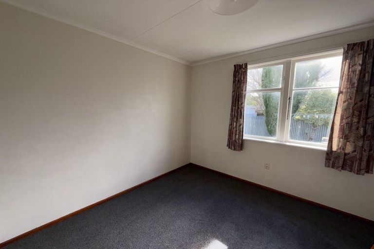 Photo of property in 5 Waterloo Crescent, Hokowhitu, Palmerston North, 4410