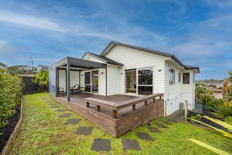 Photo of property in 21 Hornbill Drive, Fairview Heights, Auckland, 0632