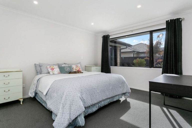 Photo of property in 28 Lilac Close, Cambridge, 3434