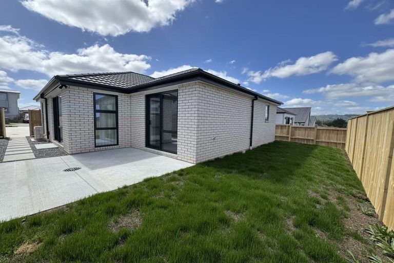 Photo of property in 10 Enchantment Lane, Karaka, Papakura, 2113