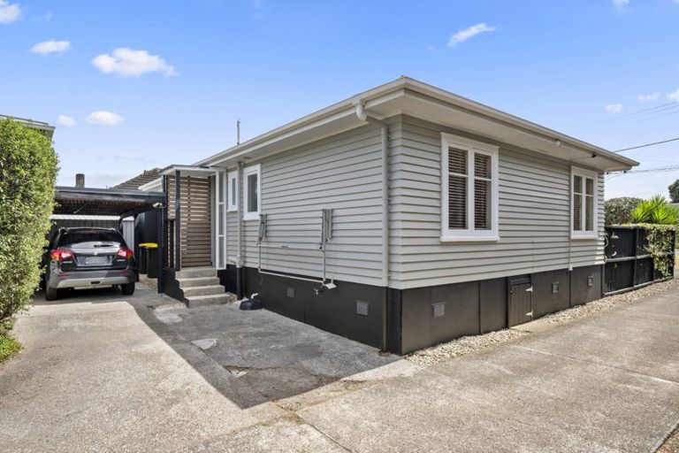 Photo of property in 1/50 Muir Avenue, Mangere Bridge, Auckland, 2022
