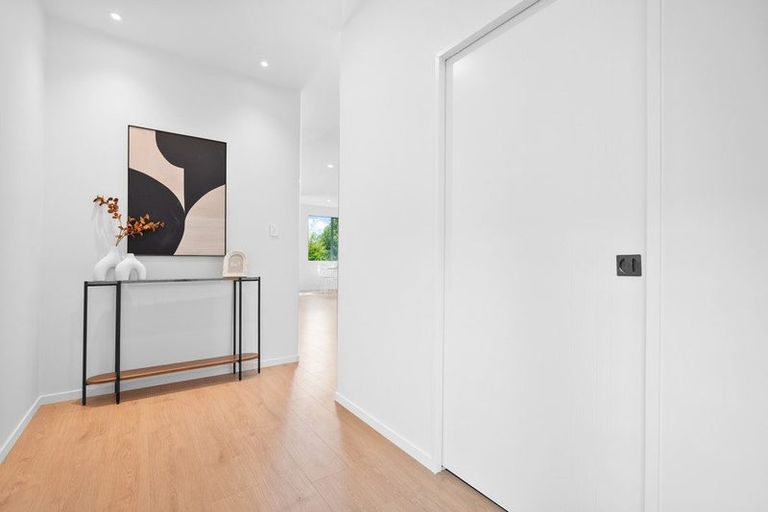Photo of property in 144a Oaktree Avenue, Browns Bay, Auckland, 0630