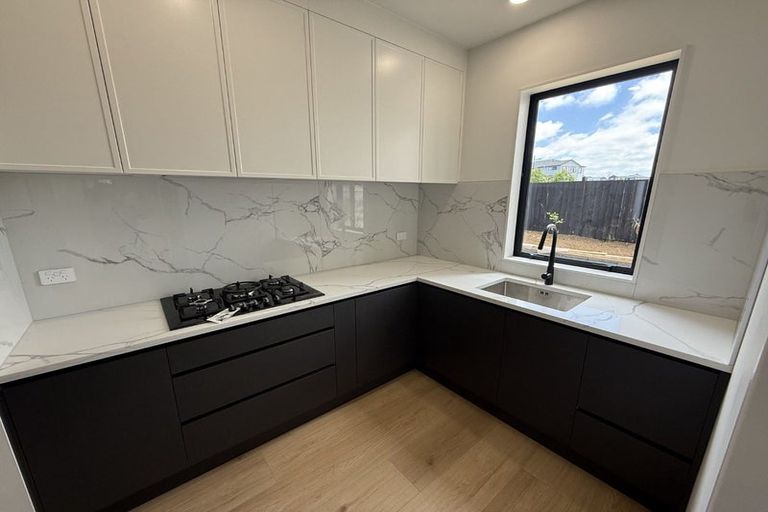 Photo of property in 21 Catalina Avenue, Rosehill, 2113