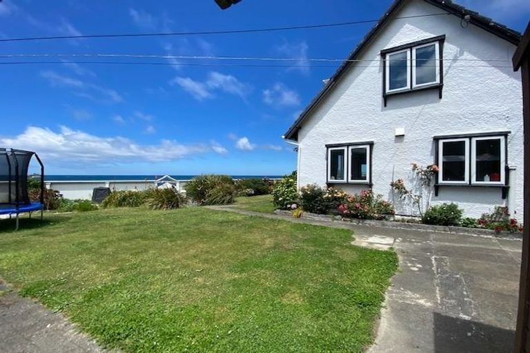 Photo of property in 336 The Esplanade, Island Bay, Wellington, 6023