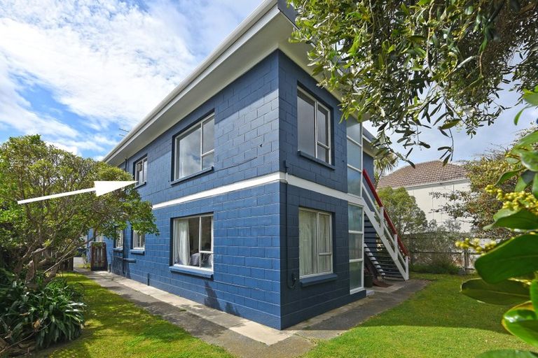 Photo of property in 218u8 Onepu Road, Lyall Bay, Wellington, 6022