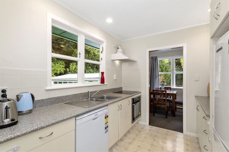 Photo of property in 28 Beazley Avenue, Paparangi, Wellington, 6037