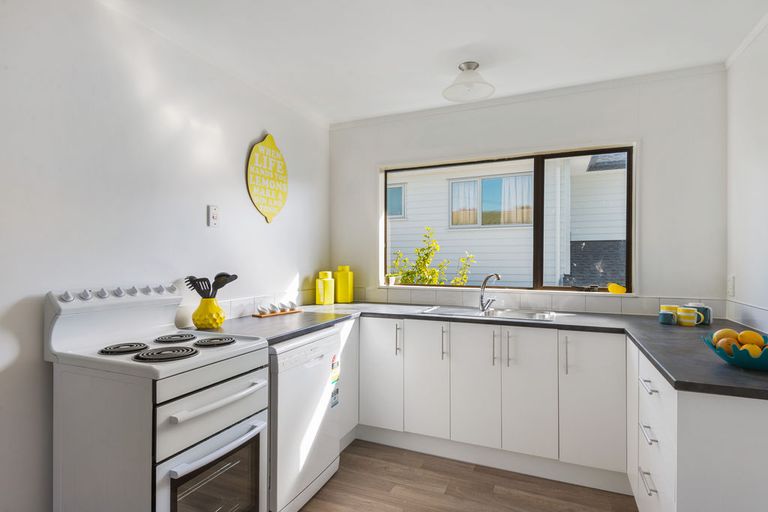 Photo of property in 3/41 Nikau Street, New Lynn, Auckland, 0600