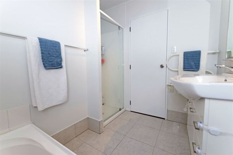 Photo of property in 3 Lori Place, Massey, Auckland, 0614