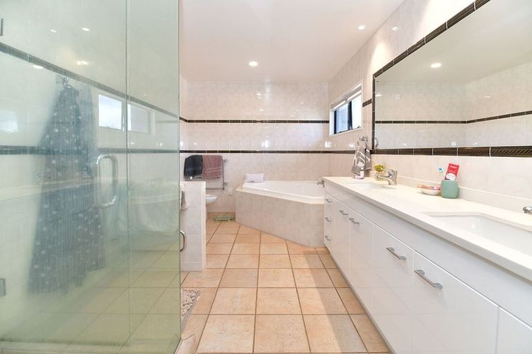 Photo of property in 13 Joydon Place, Stanmore Bay, Whangaparaoa, 0932