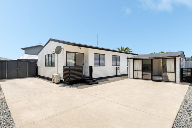 Photo of property in 4a Redditch Place, Papamoa Beach, Papamoa, 3118
