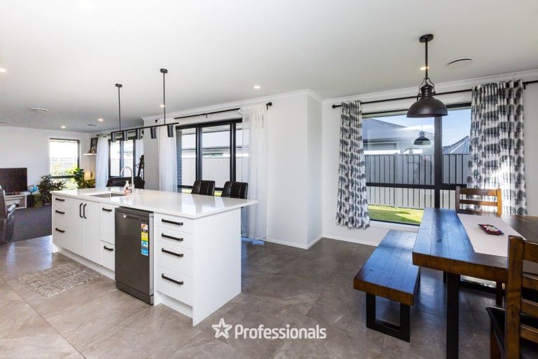 Photo of property in 33 Cynisca Crescent, Wallaceville, Upper Hutt, 5018