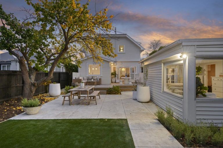 Photo of property in 64 Wilsons Road, Saint Martins, Christchurch, 8022