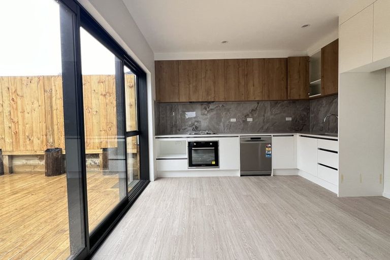 Photo of property in 105a Bond Crescent, Forrest Hill, Auckland, 0620