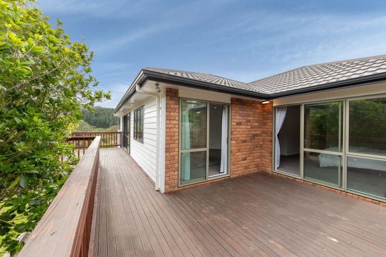 Photo of property in 5 Mcewen Crescent, Riverstone Terraces, Upper Hutt, 5018