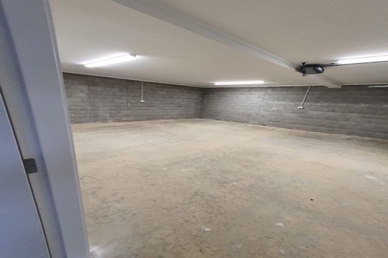 Photo of property in 9a Grumman Lane, Newlands, Wellington, 6037