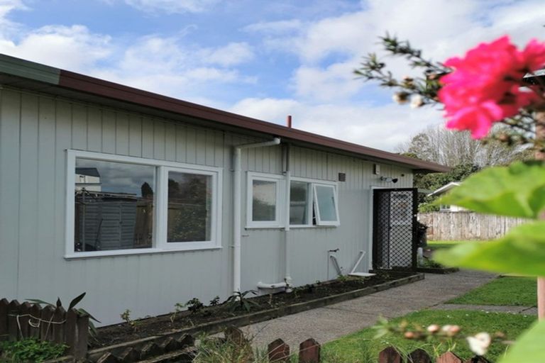 Photo of property in 2/39 Rathgar Road, Henderson, Auckland, 0610