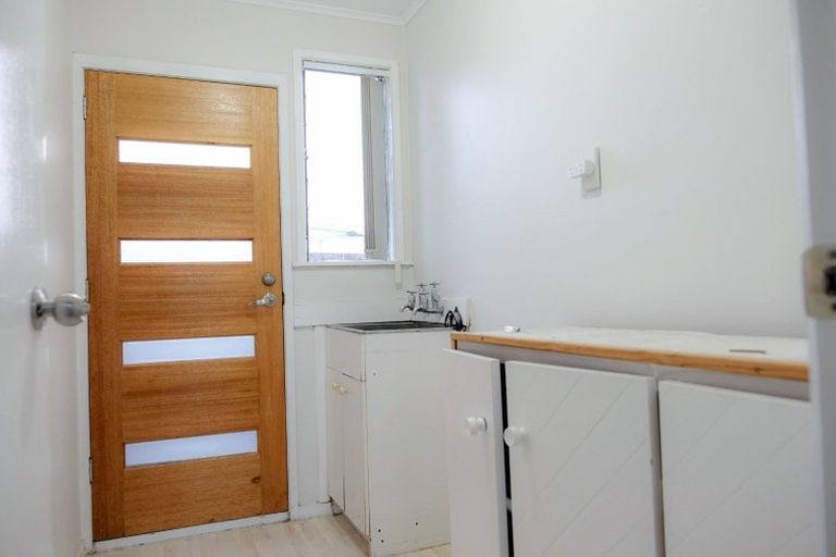 Photo of property in 9b Harrington Road, Henderson, Auckland, 0610