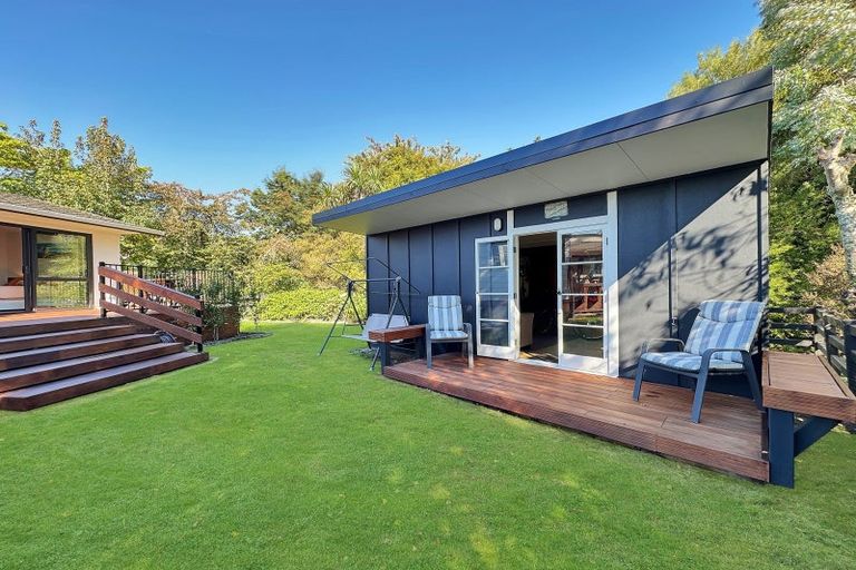 Photo of property in 11 Gibbs Place, Kinloch, Taupo, 3377
