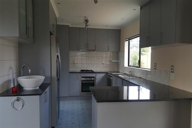 Photo of property in 25 Gordon Stanley Drive, Massey, Auckland, 0614