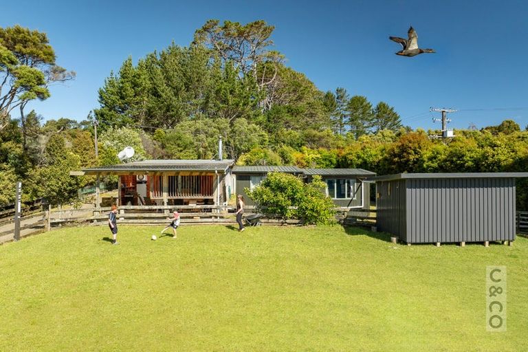 Photo of property in 35a Fork Road, Kumeu, 0891