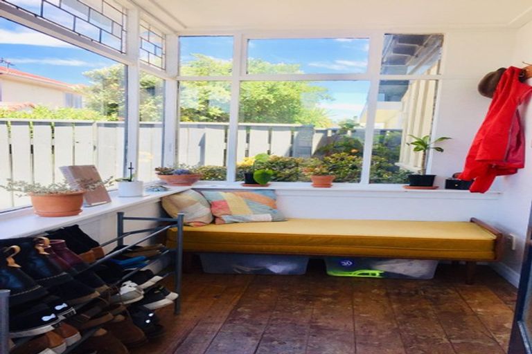 Photo of property in 131 Apu Crescent, Lyall Bay, Wellington, 6022
