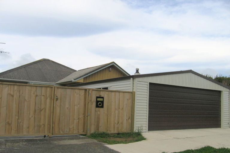 Photo of property in 10 Cambridge Street, Tawa, Wellington, 5028