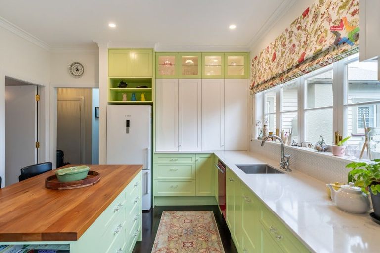 Photo of property in 34 Singers Road, Korokoro, Lower Hutt, 5012