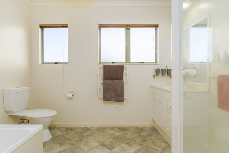 Photo of property in 5 Radstock Grove, Churton Park, Wellington, 6037