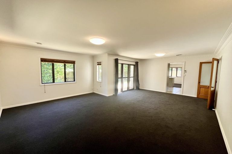 Photo of property in 2/5 Seacliffe Avenue, Belmont, Auckland, 0622