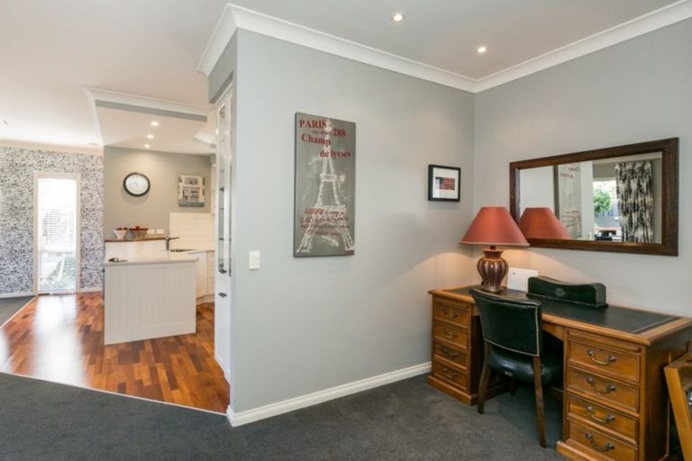 Photo of property in 72 Kent Terrace, Taradale, Napier, 4112