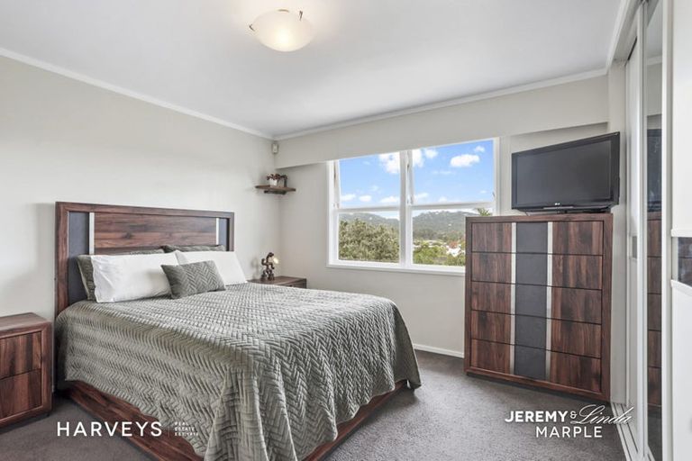 Photo of property in 21 Scotstoun Place, Glen Eden, Auckland, 0602