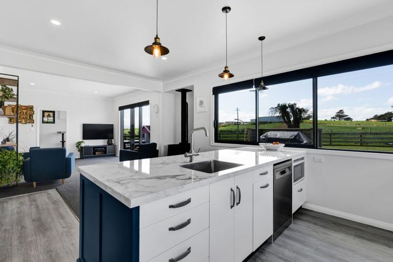 Photo of property in 43 Quinns Road, Normanby, Hawera, 4673
