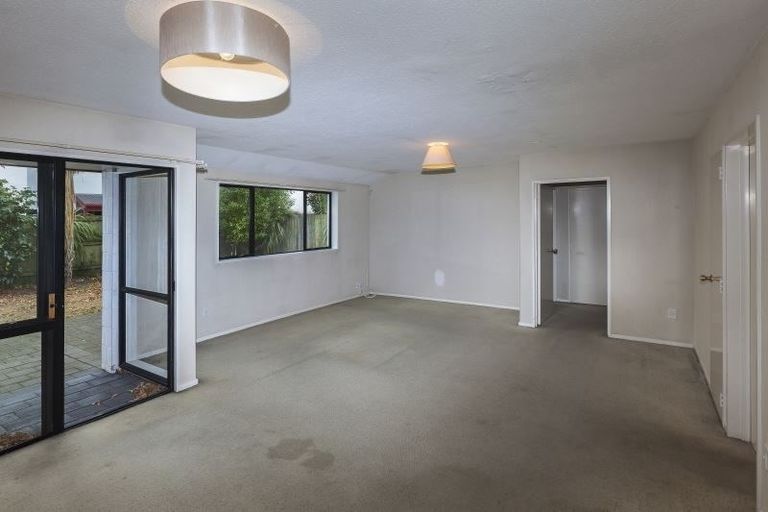 Photo of property in 10 Mayfair Street, Riccarton, Christchurch, 8011