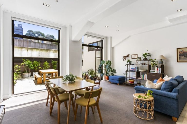 Photo of property in Augusta Apartments, 9/254 Willis Street, Te Aro, Wellington, 6011