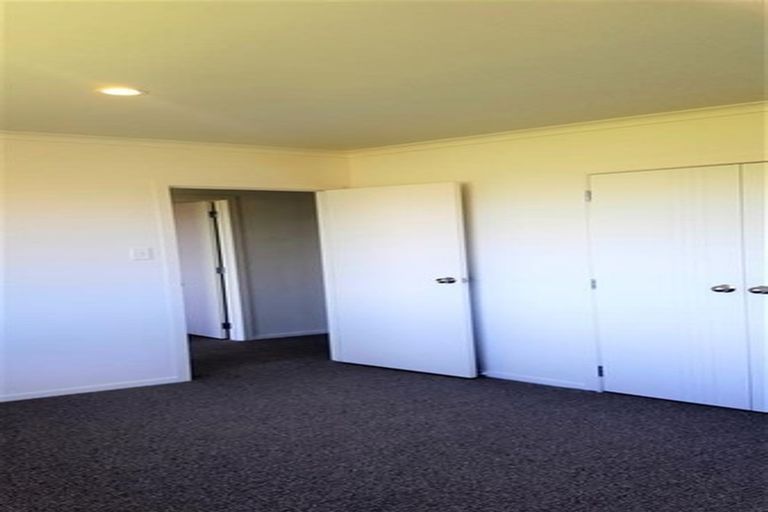 Photo of property in 27 Hill Crescent, Papakura, 2110