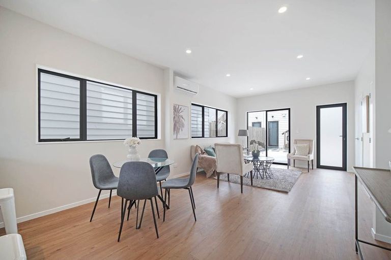 Photo of property in 15 Riverview Road, New Lynn, Auckland, 0600