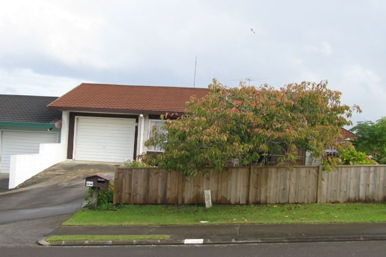 Photo of property in 1/2 Pounamu Place, Shelly Park, Auckland, 2014