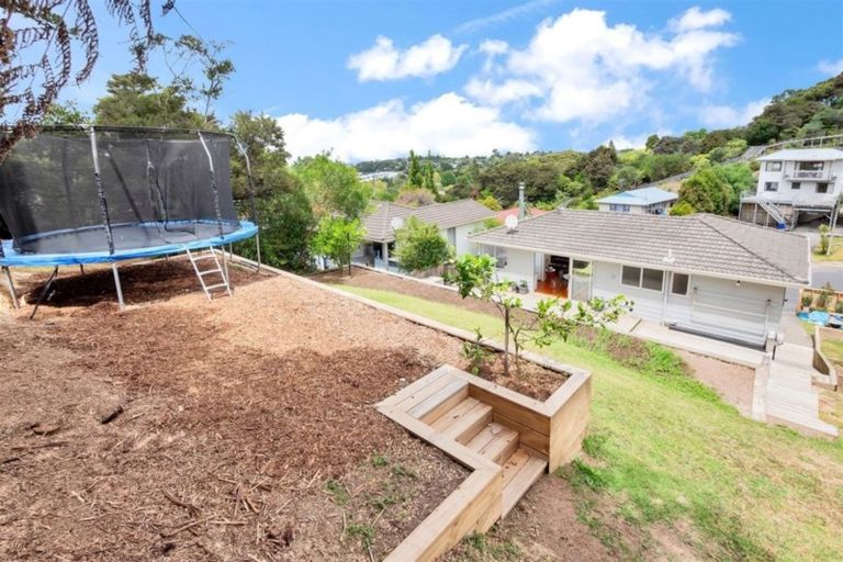 Photo of property in 35 Finn Place, Totara Vale, Auckland, 0629