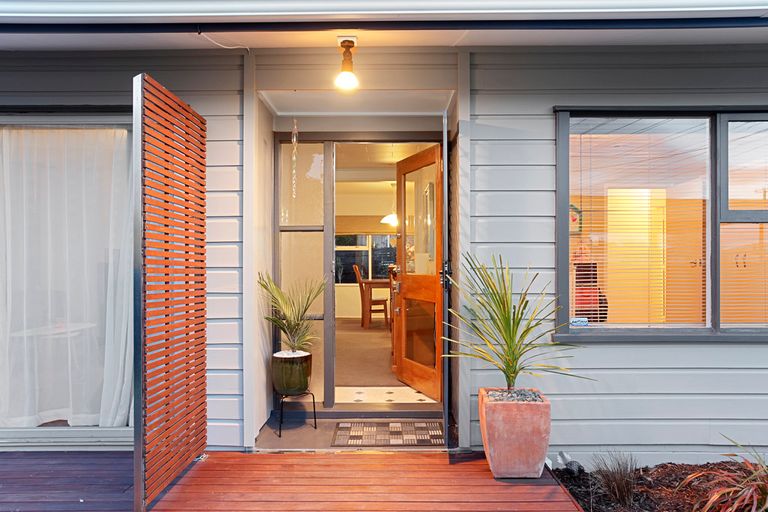 Photo of property in 21 Hepburn Road, Glendene, Auckland, 0602