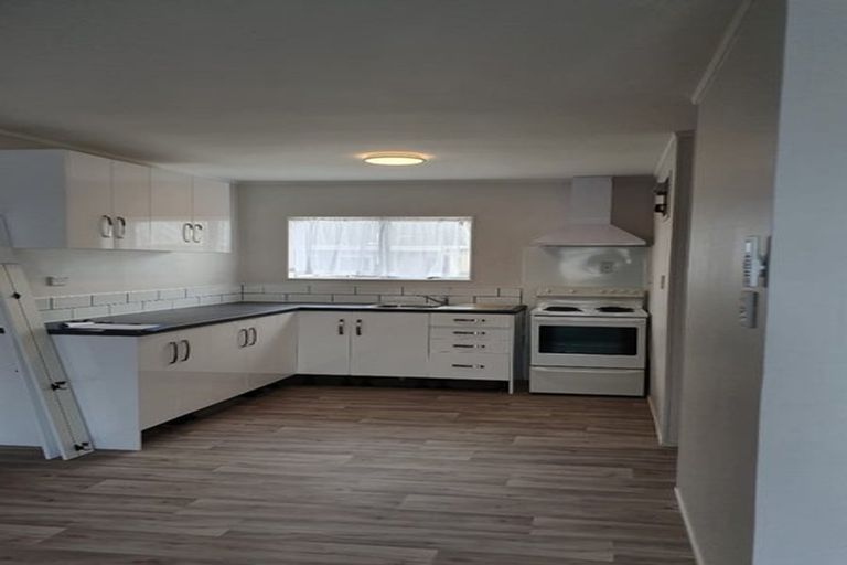 Photo of property in 11 Challen Close, Conifer Grove, Takanini, 2112