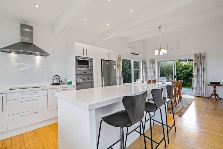 Photo of property in 17 Edgerton Road, Te Atatu Peninsula, Auckland, 0610