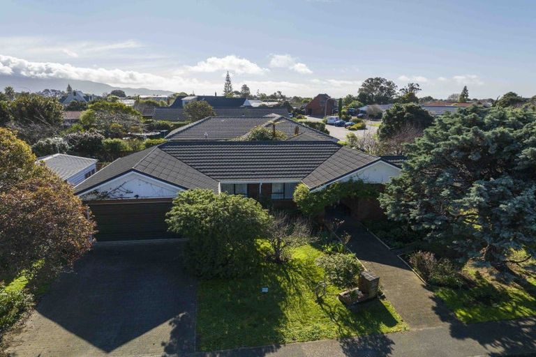 Photo of property in 3 The Avenue, Paraparaumu Beach, Paraparaumu, 5032