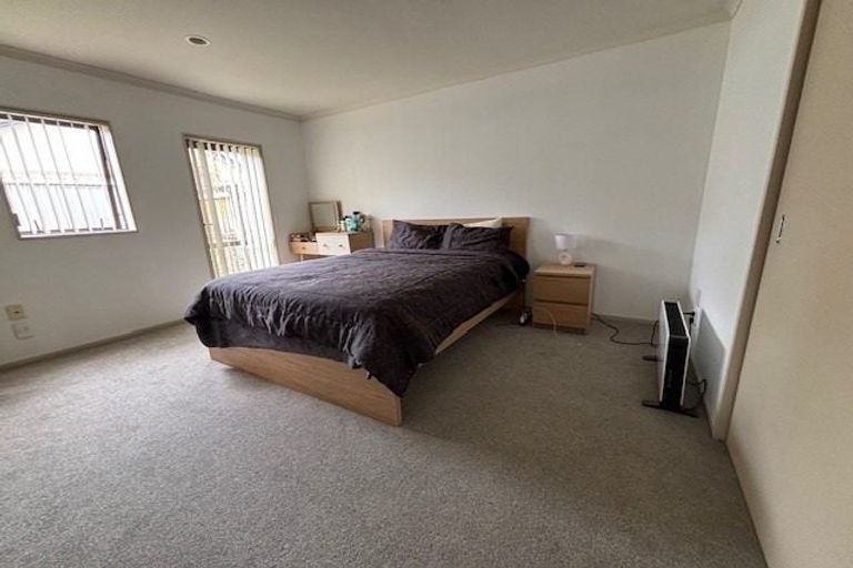 Photo of property in 70a Kayes Road, Pukekohe, 2120