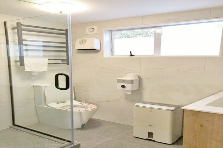 Photo of property in 2a Trafalgar Road, Milford, Auckland, 0620