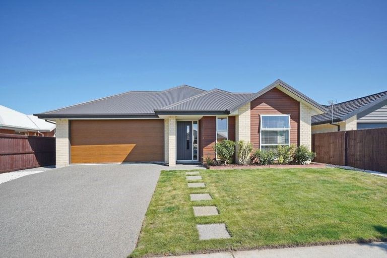 Photo of property in 19 Brockelbank Drive, Kaiapoi, 7630