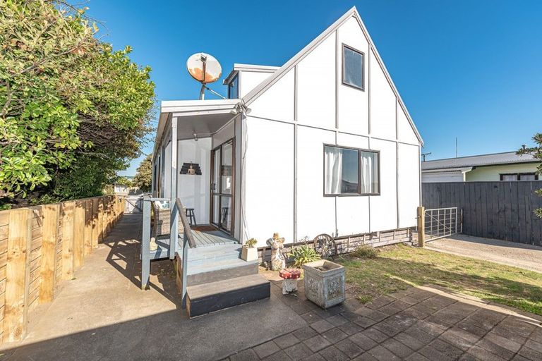 Photo of property in 23 Manuka Street, Castlecliff, Whanganui, 4501