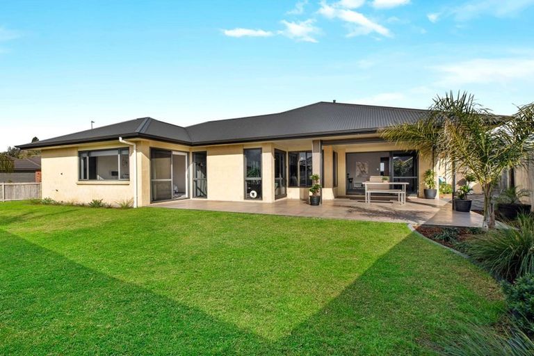 Photo of property in 32 Ripple Grove, Waiuku, 2123