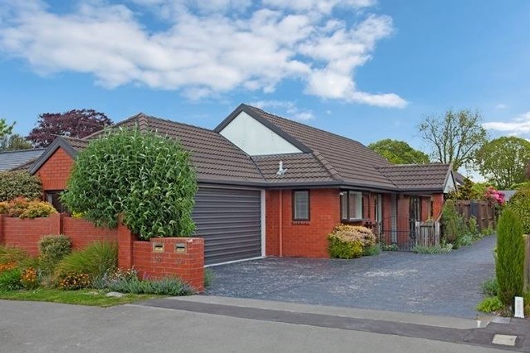 Photo of property in 29 Garreg Road, Fendalton, Christchurch, 8052