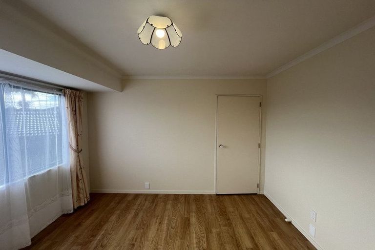 Photo of property in 16 Jubaea Place, Henderson, Auckland, 0610