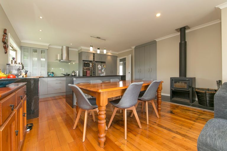 Photo of property in 18 Great North Road, Riverhead, 0820